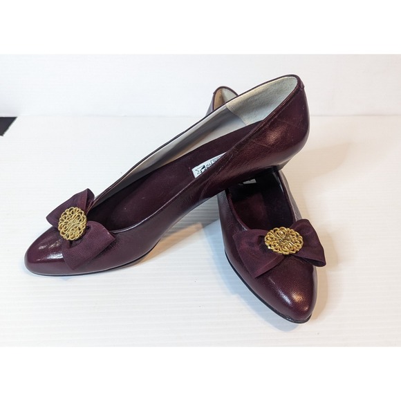 Woodward collection Shoes - Woodward Collections Women's 10 M Burgundy Leather Flats With Brass Color Emblem